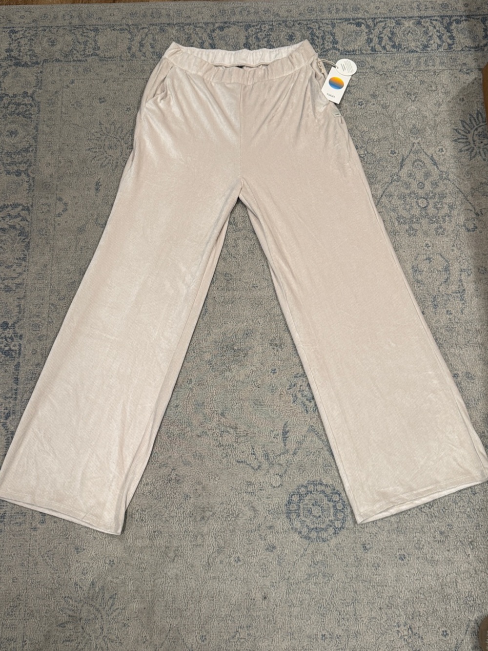 Vuori Neutral Beige Haven Half-Zip Suede Top and Haven Wide-Leg Pants - Picture 6 of 8